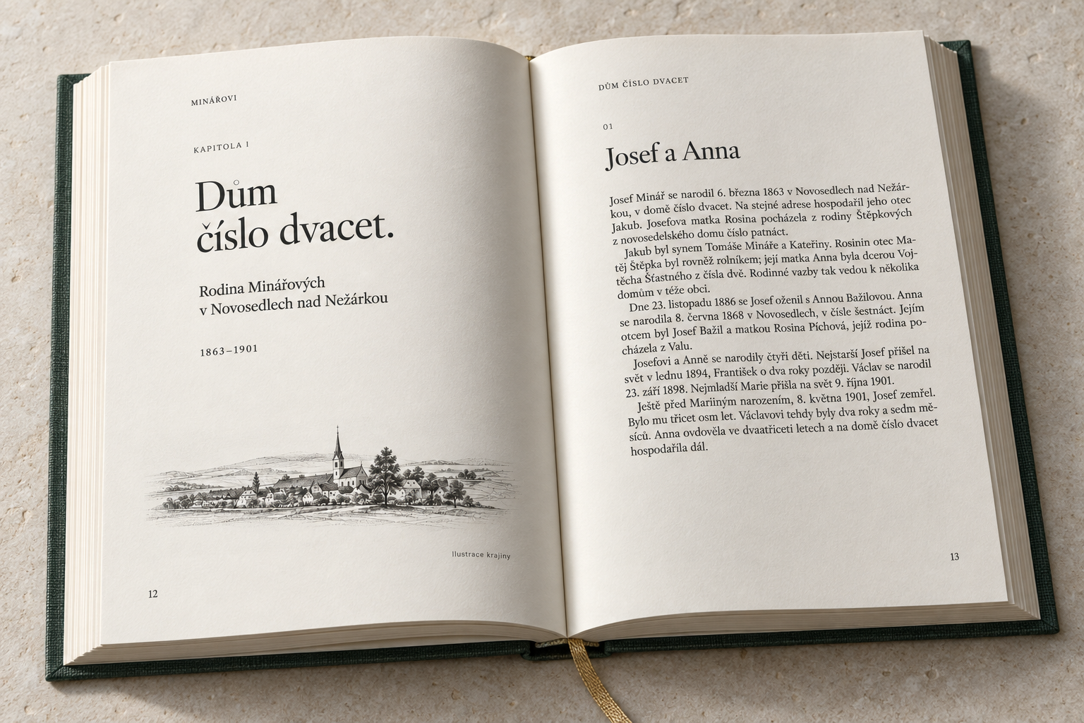 Fotorealistická vizualizace knihy: zelená plátěná kronika otevřená u kapitoly Dům číslo dvacet, se zakřivenými listy a viditelnou vazbou.